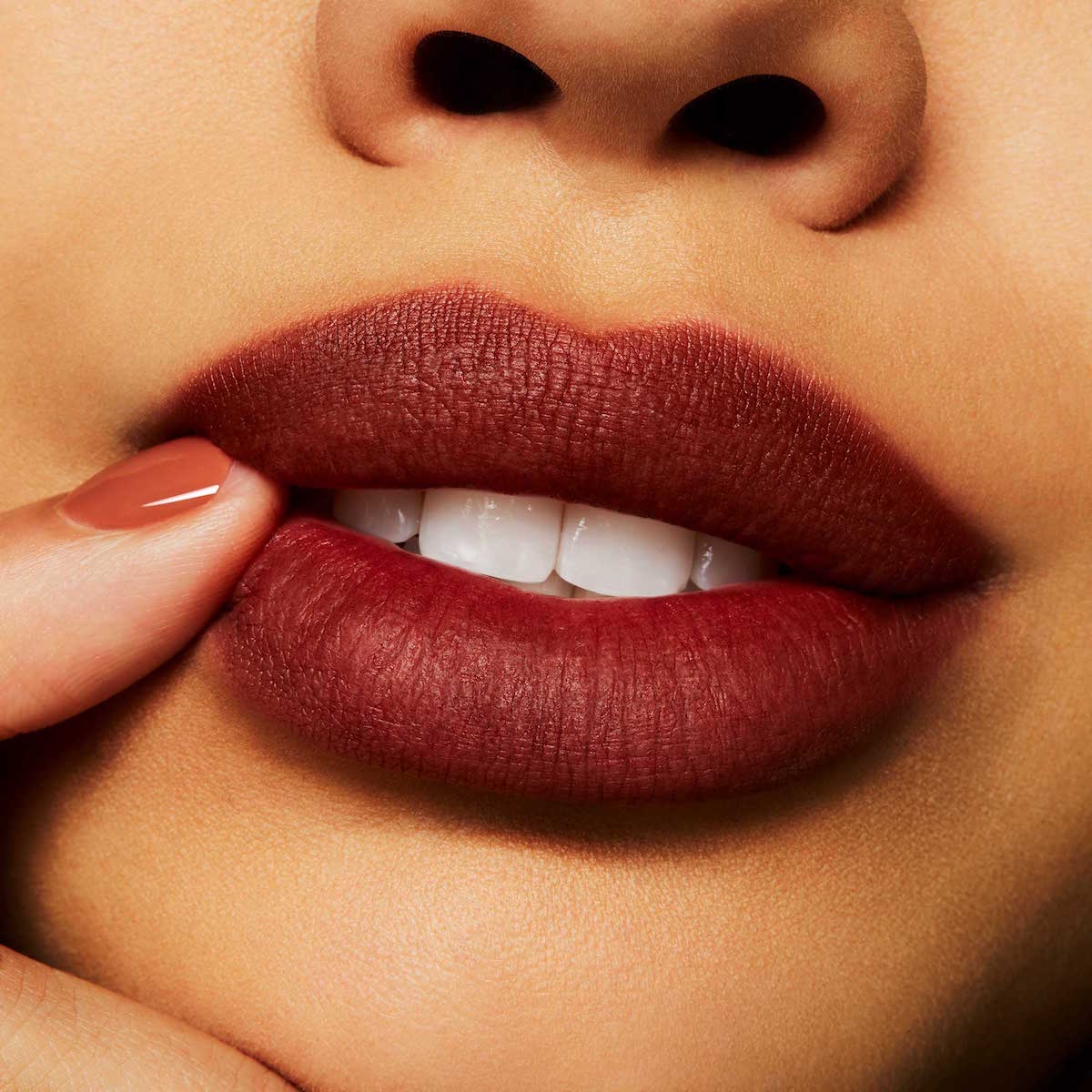 POWDER KISS LIPSTICK (LABIAL)